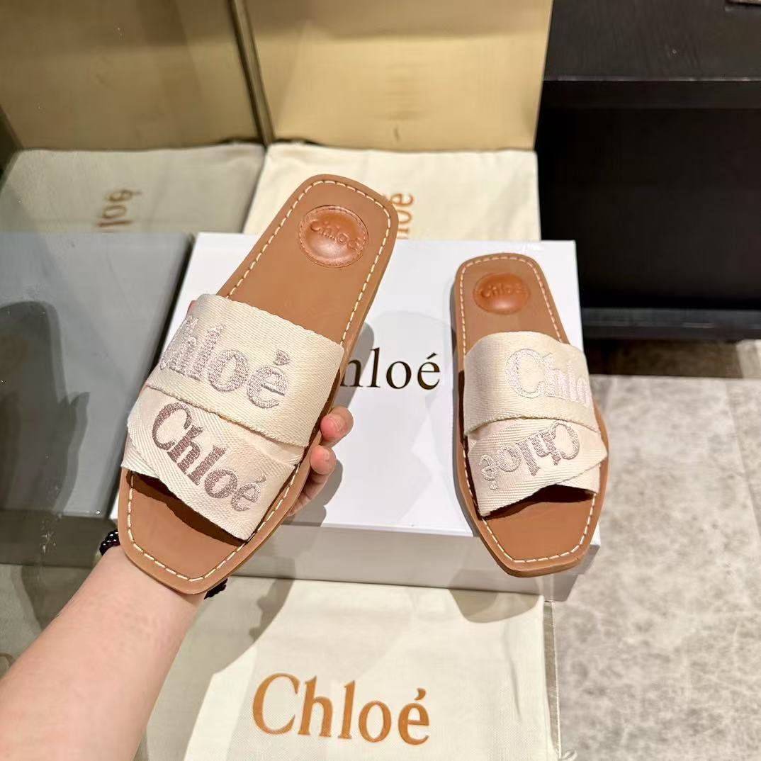 Famous brand slipper ( Pre order )