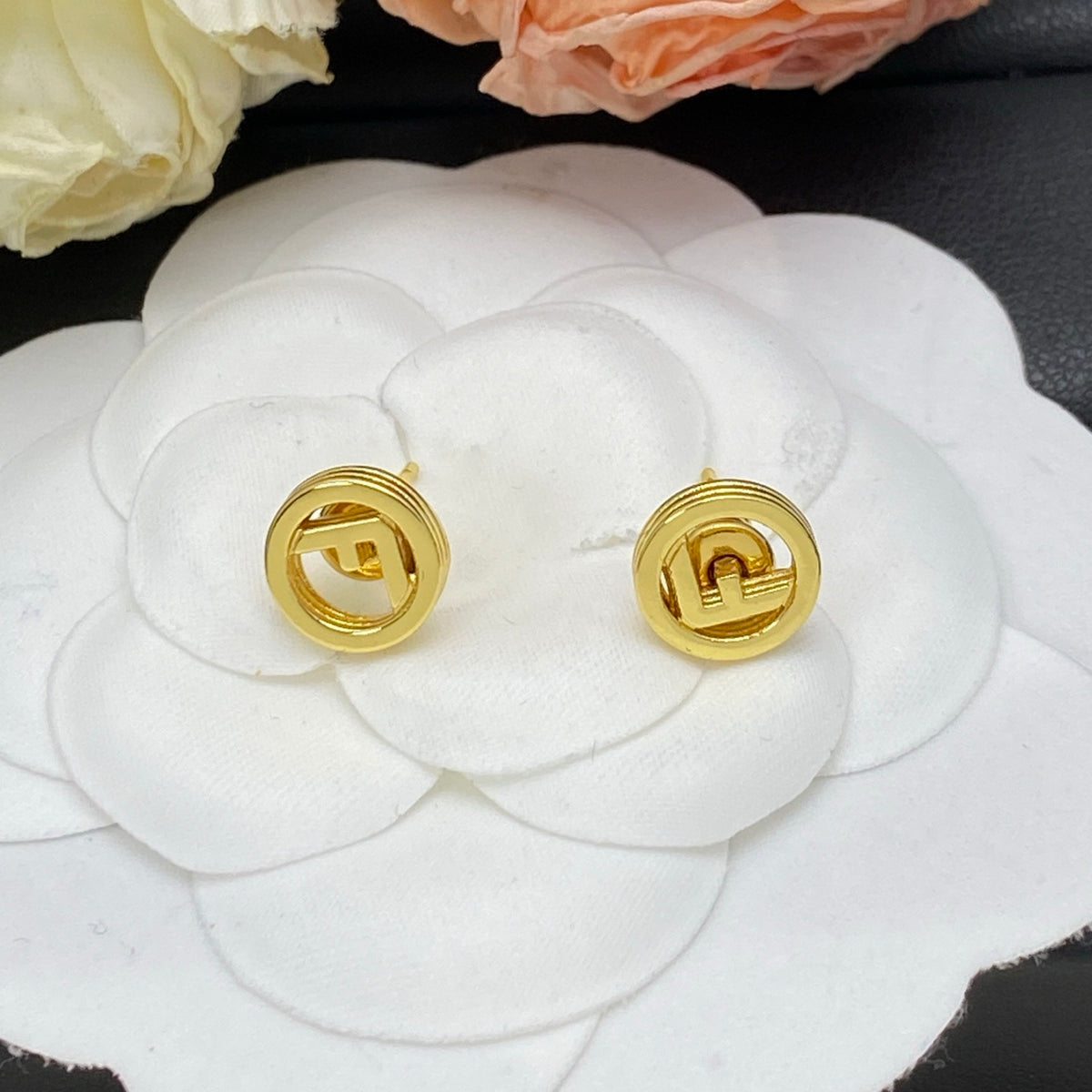 F e n d i earrings ( golden & silver )