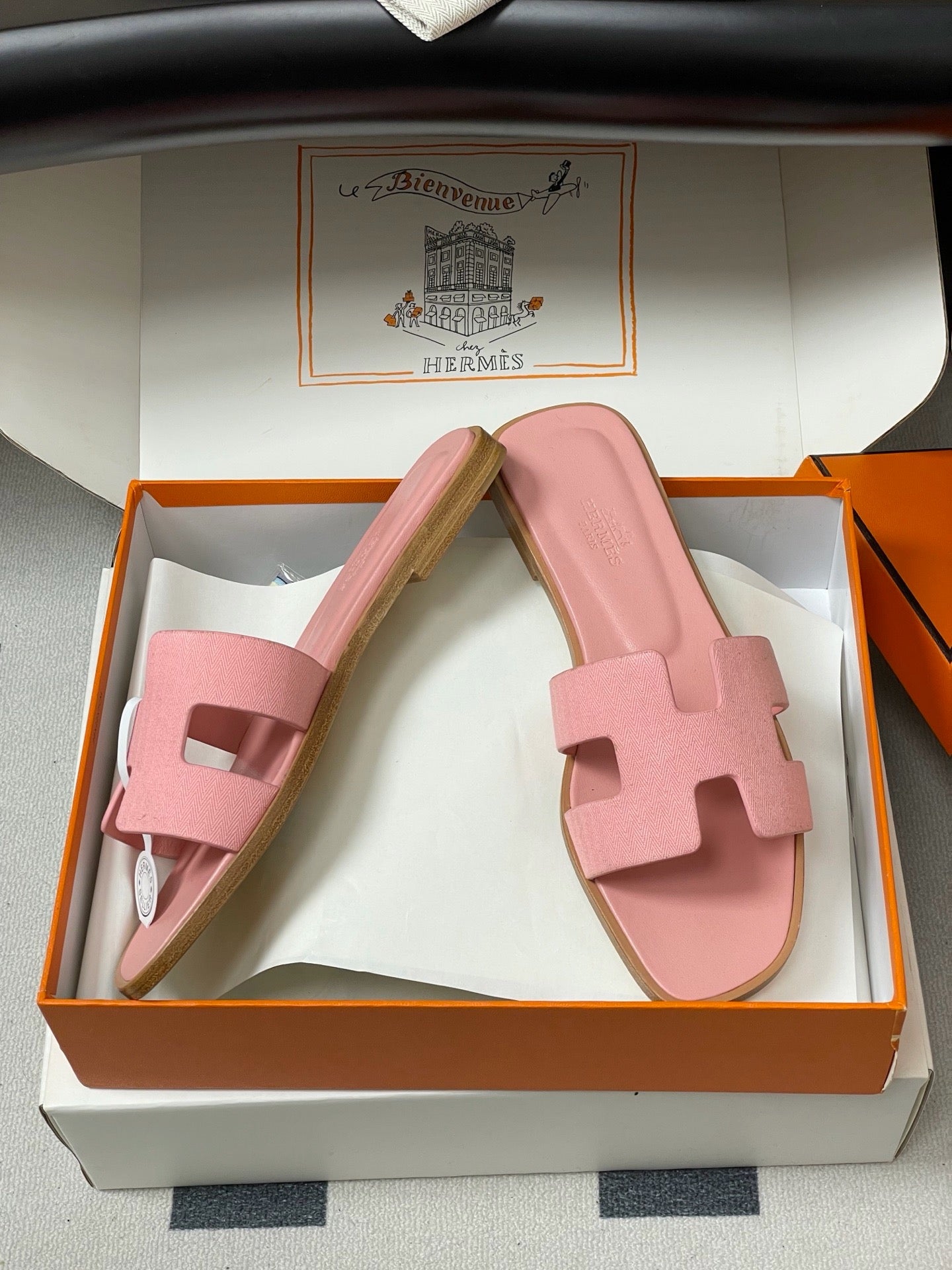H oran famous brand sandal