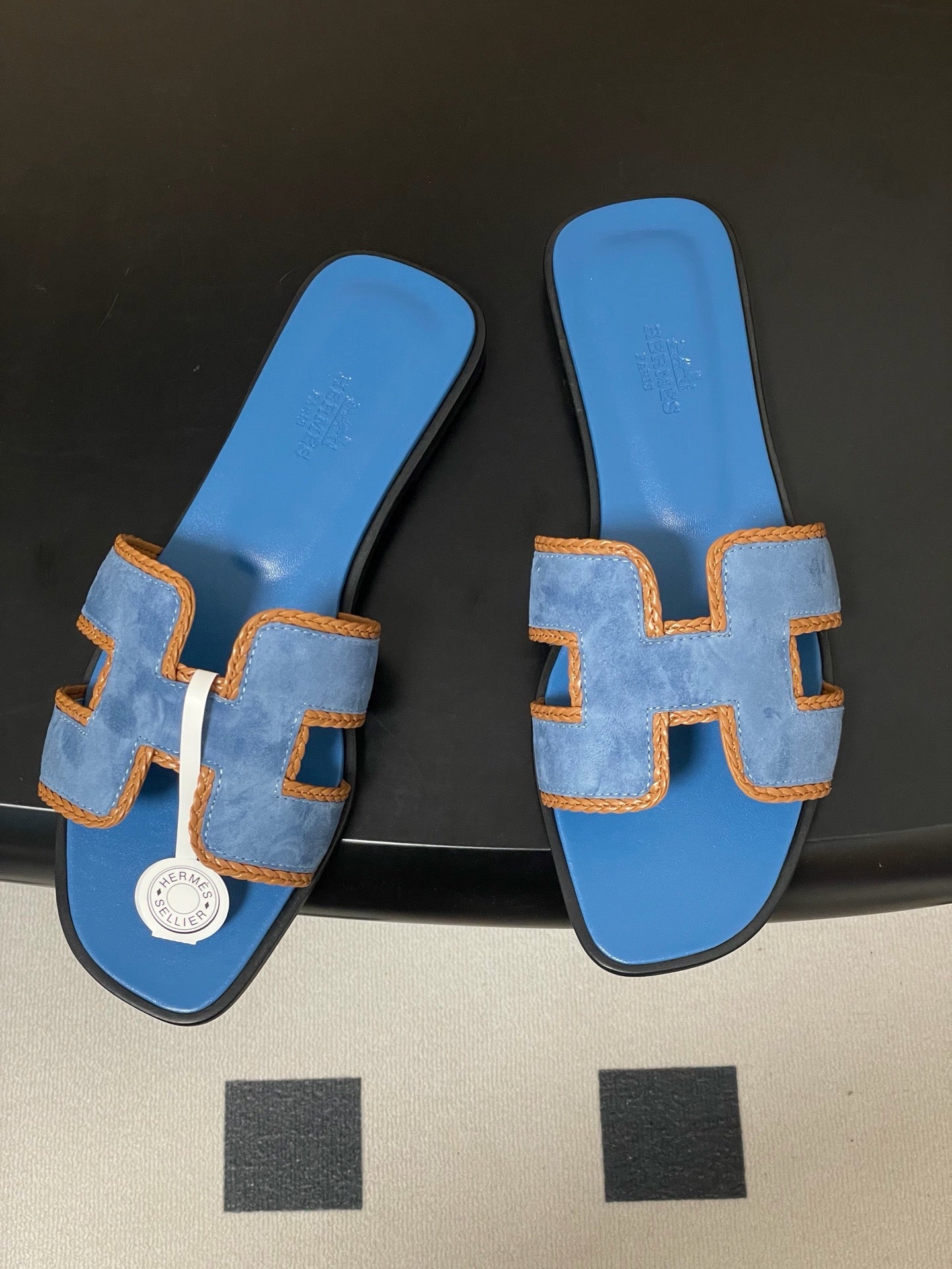 H oran famous brand sandal