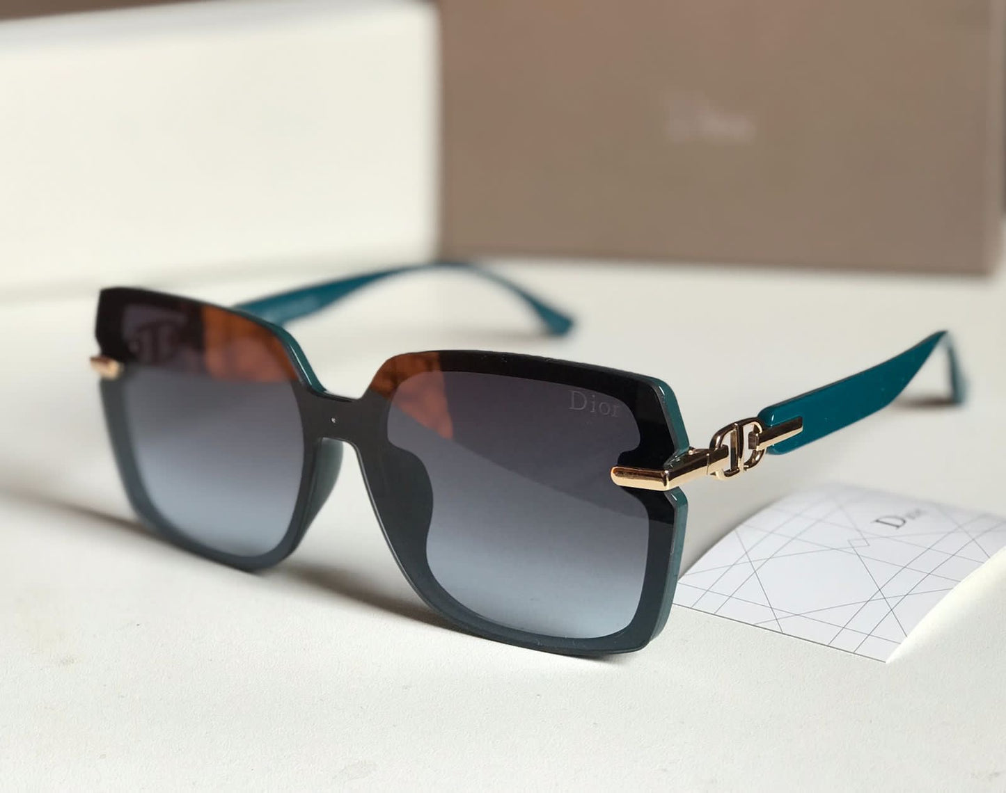 Famous brand sunglasses ( 2 shades )