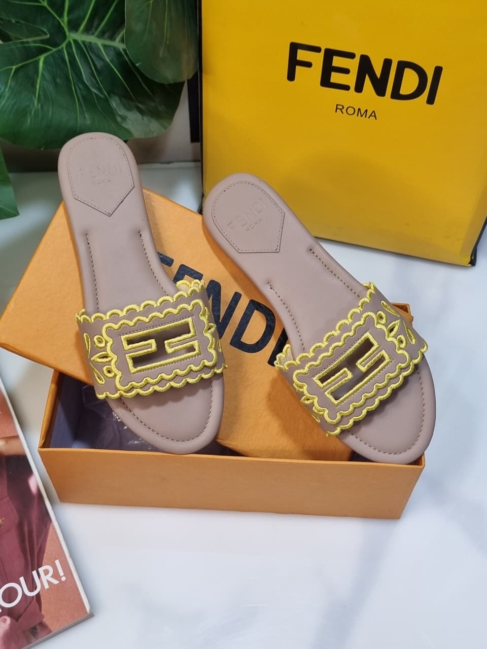 F famous brand slipper