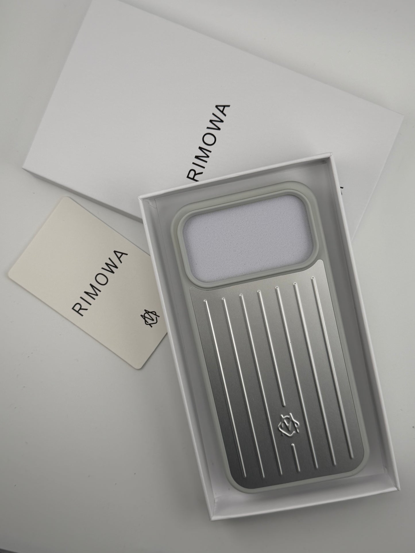 R famous brand iphone 17/17pro/17promax/17air back cover silver