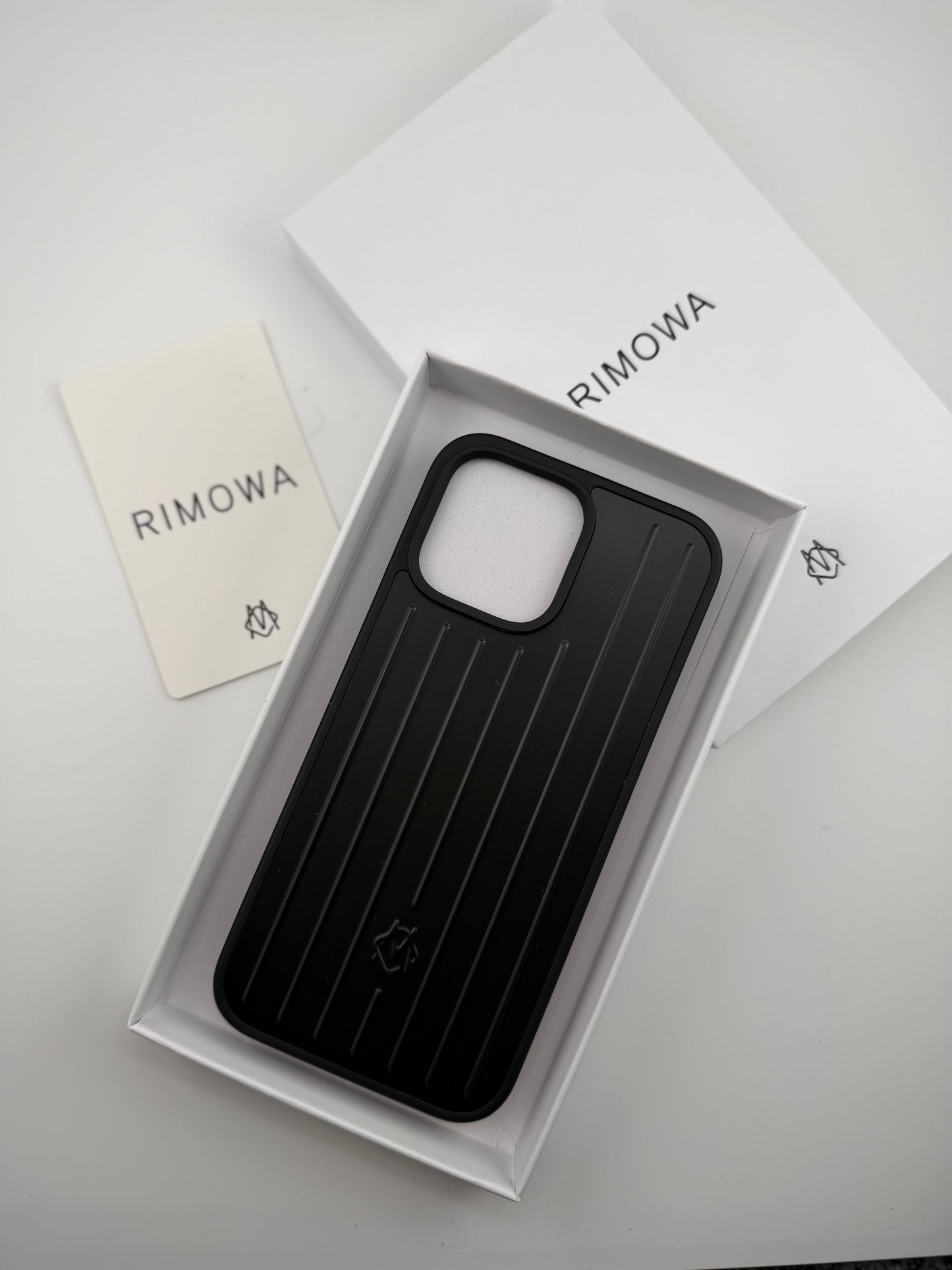 Rimowa iphone 12promax black color