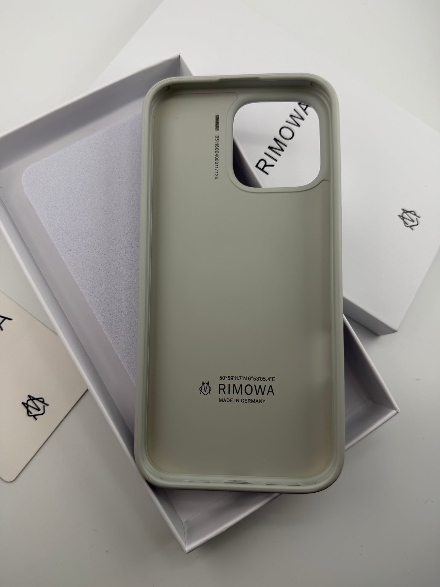 Rimowa iphone 11promax silver color
