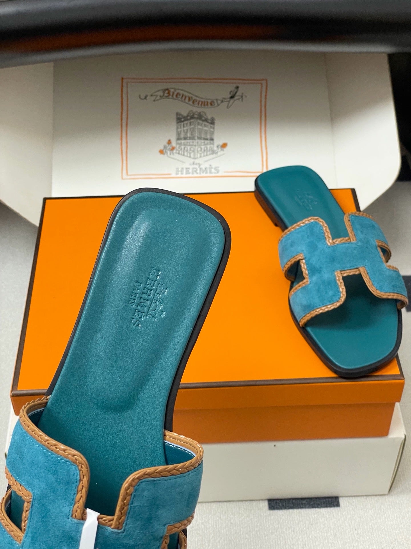 H oran famous brand sandal