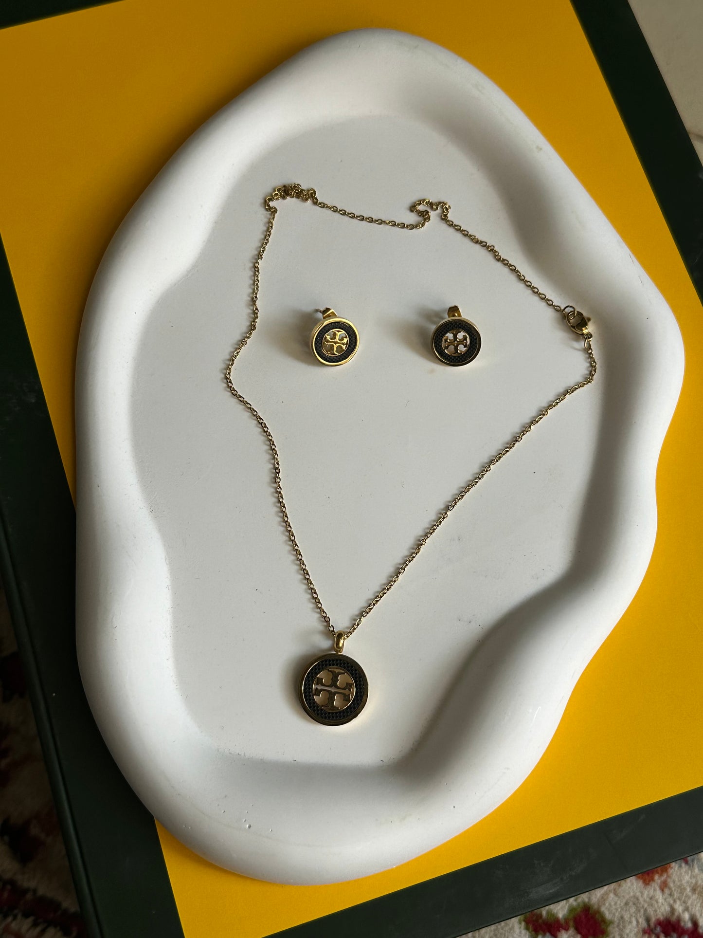 Necklace and earrings ( 5 sets )