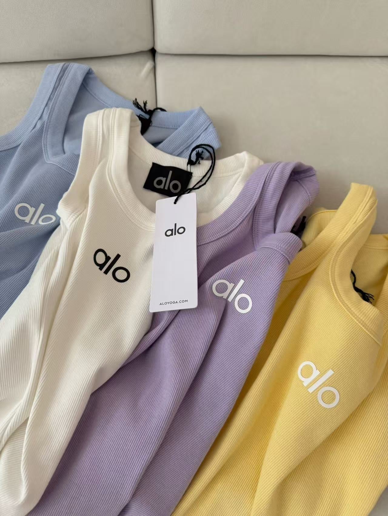 A L O famous brand tank tops ( 8 colors )
