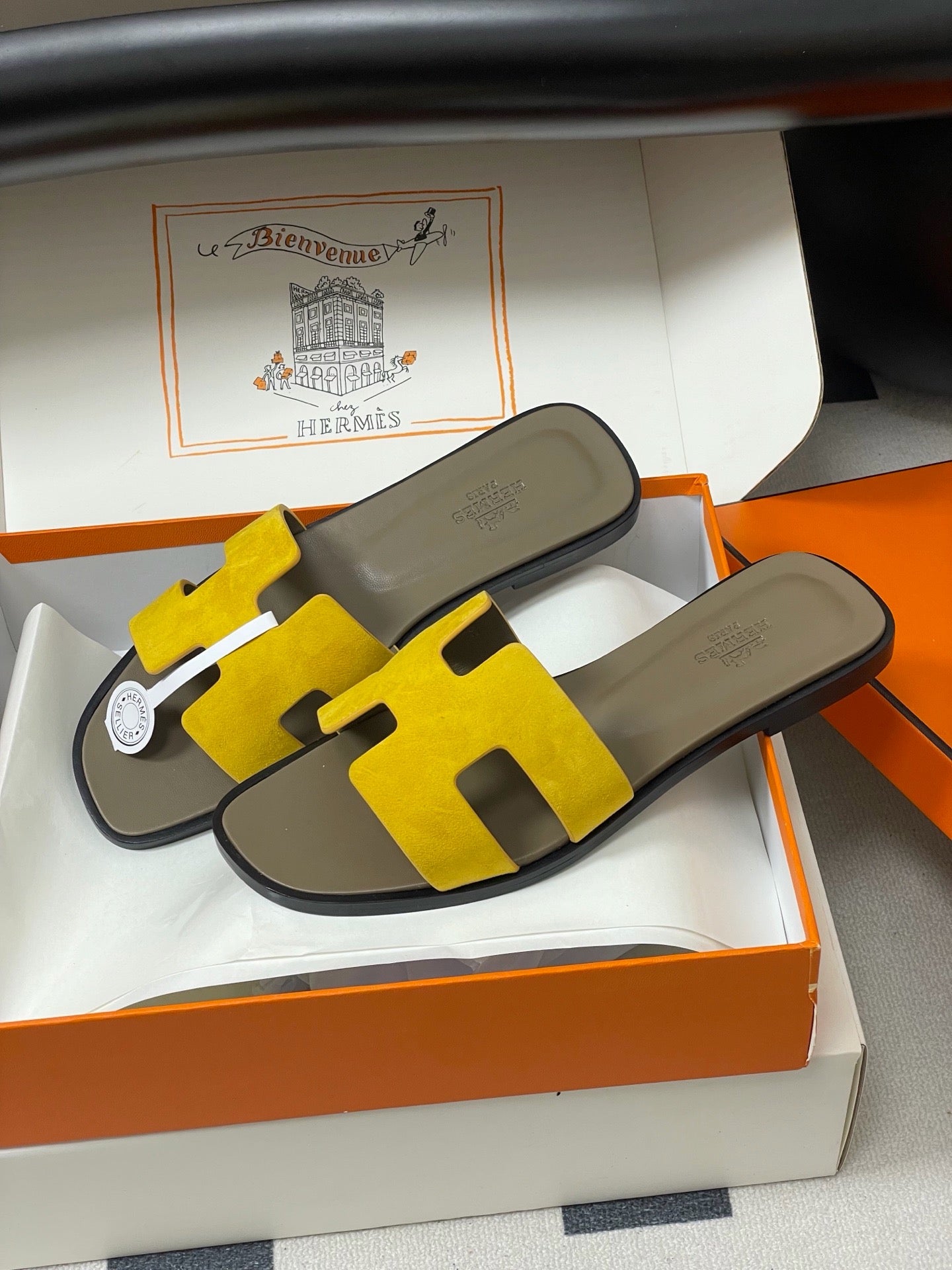 H oran famous brand sandal