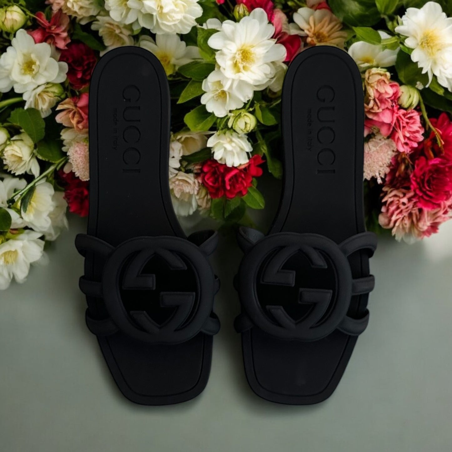 Gucci slide black