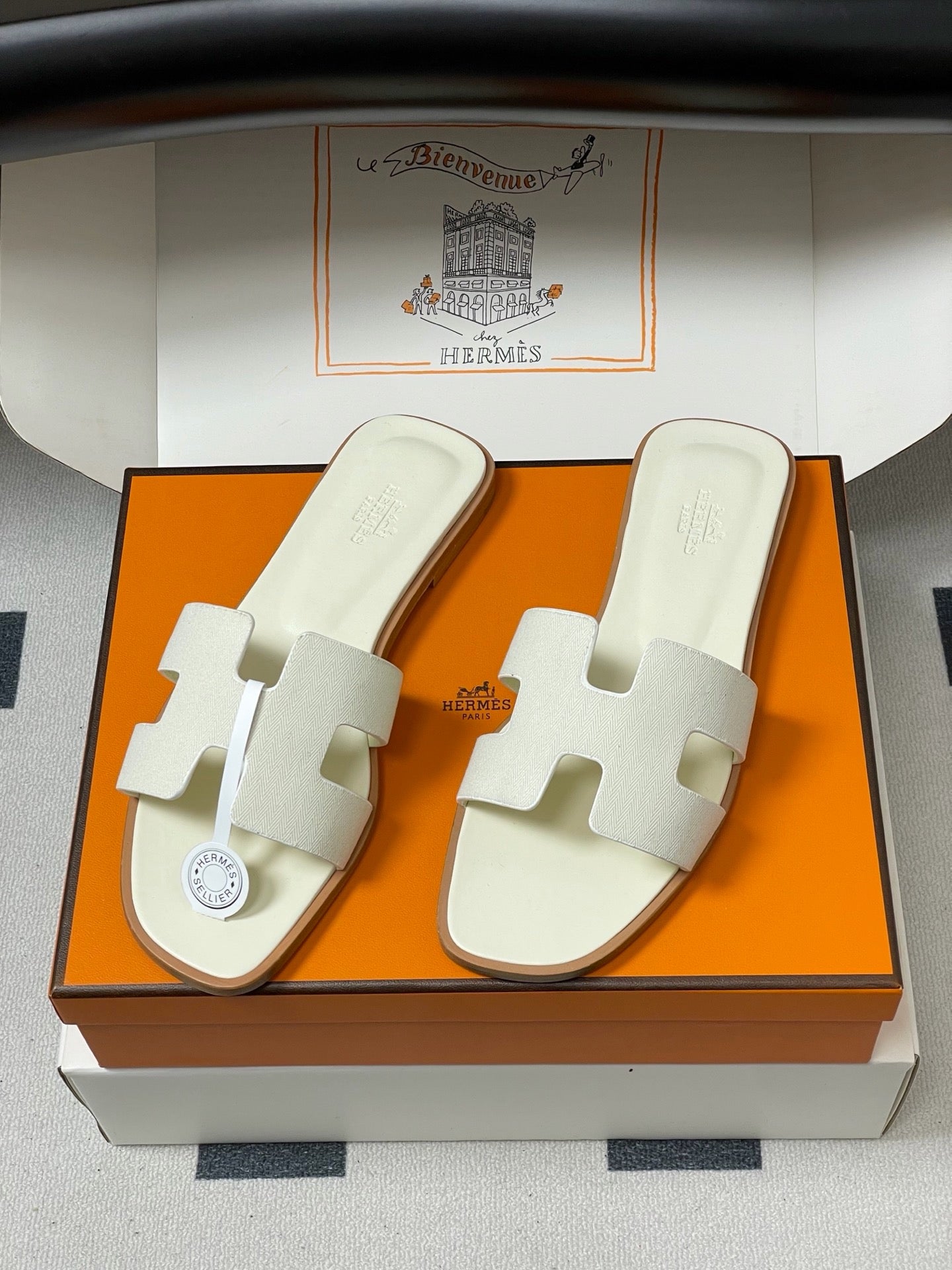 H oran famous brand sandal