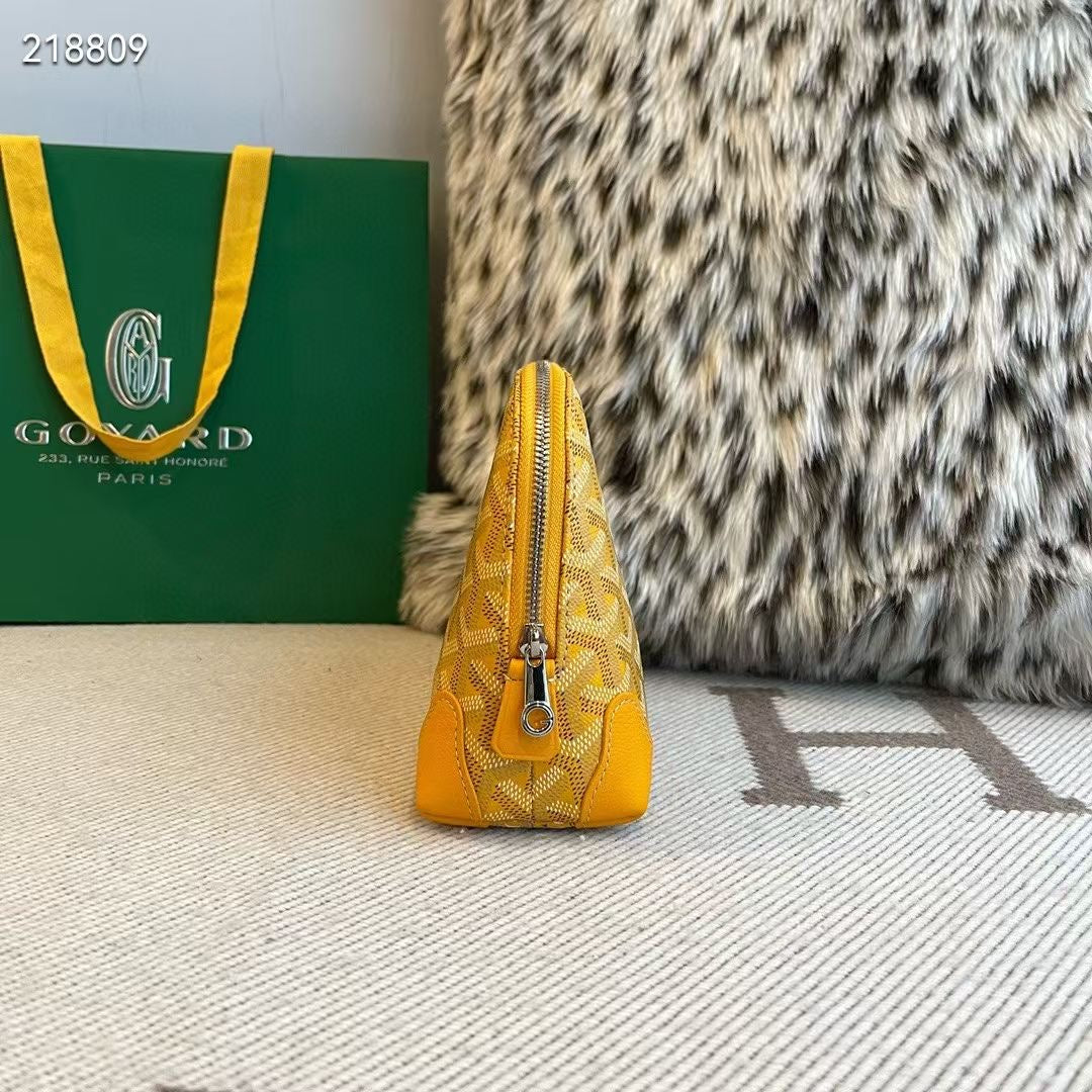 Vendome Pouch

Mini shell-shaped bag