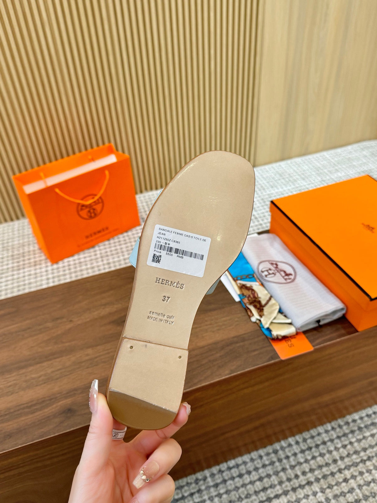 H oran famous brand sandal