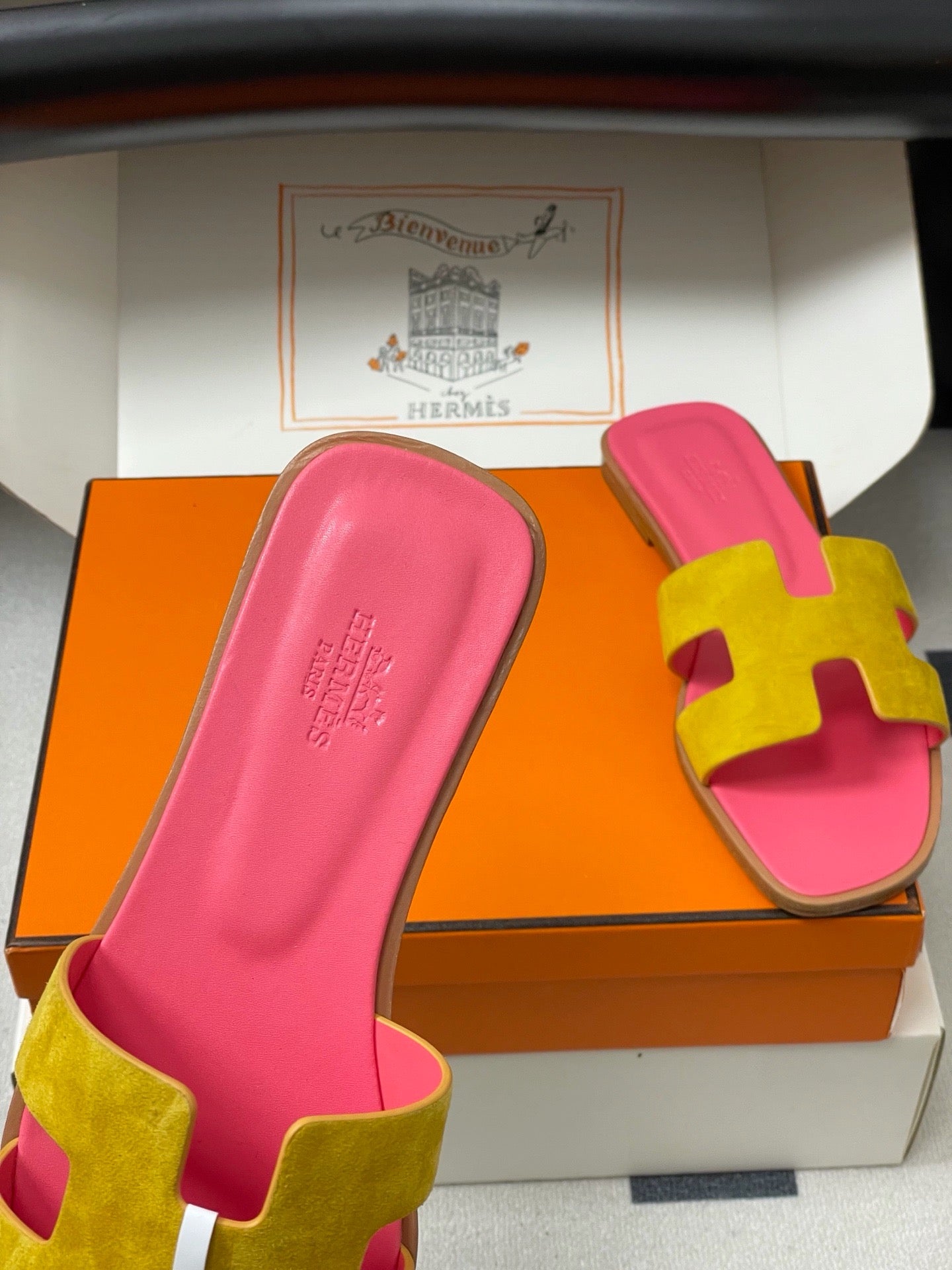 H oran famous brand sandal