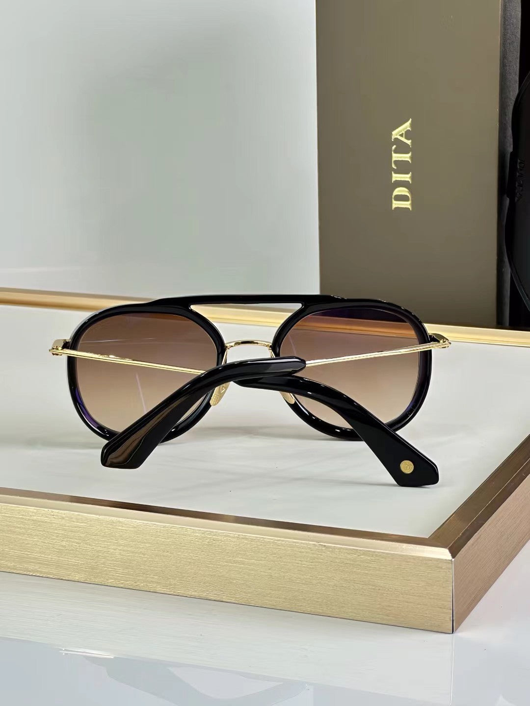 D famous brand sunglasses ( 5 colors shade )