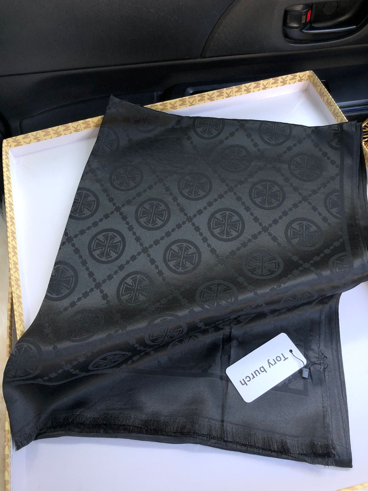 Tory burch scarves/stole ( 7 colors )