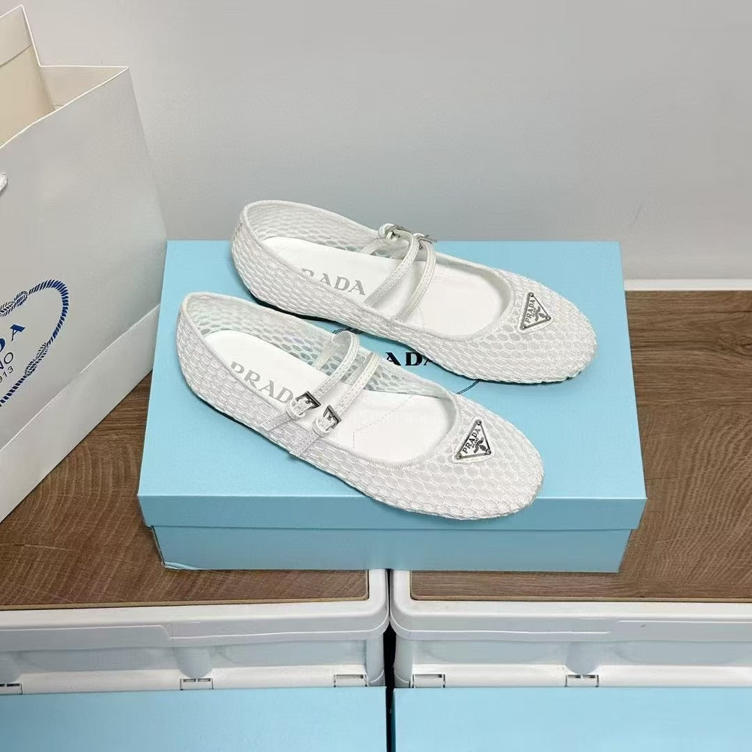 Famous brand shoes ( Pre order )