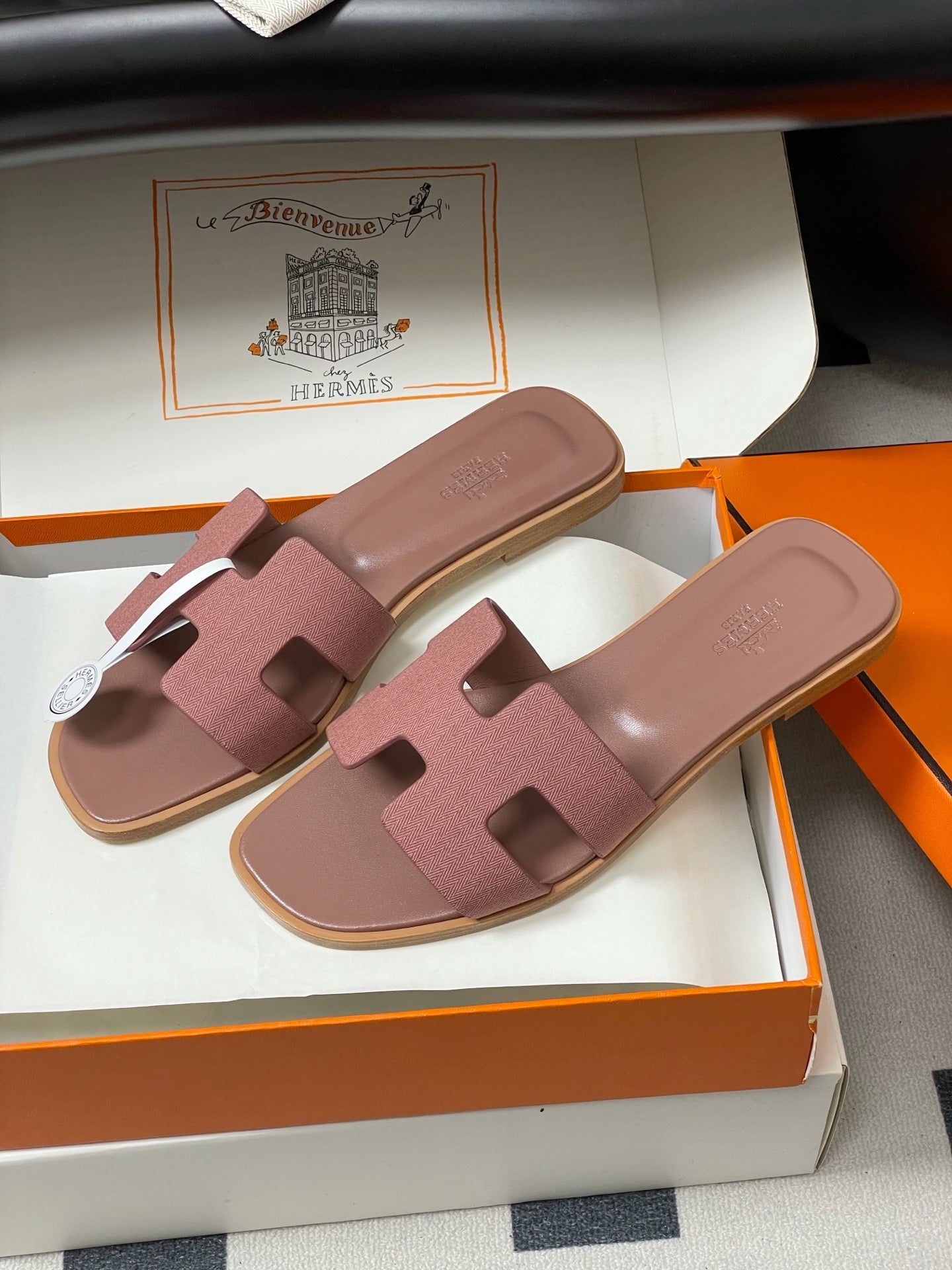 H oran famous brand sandal