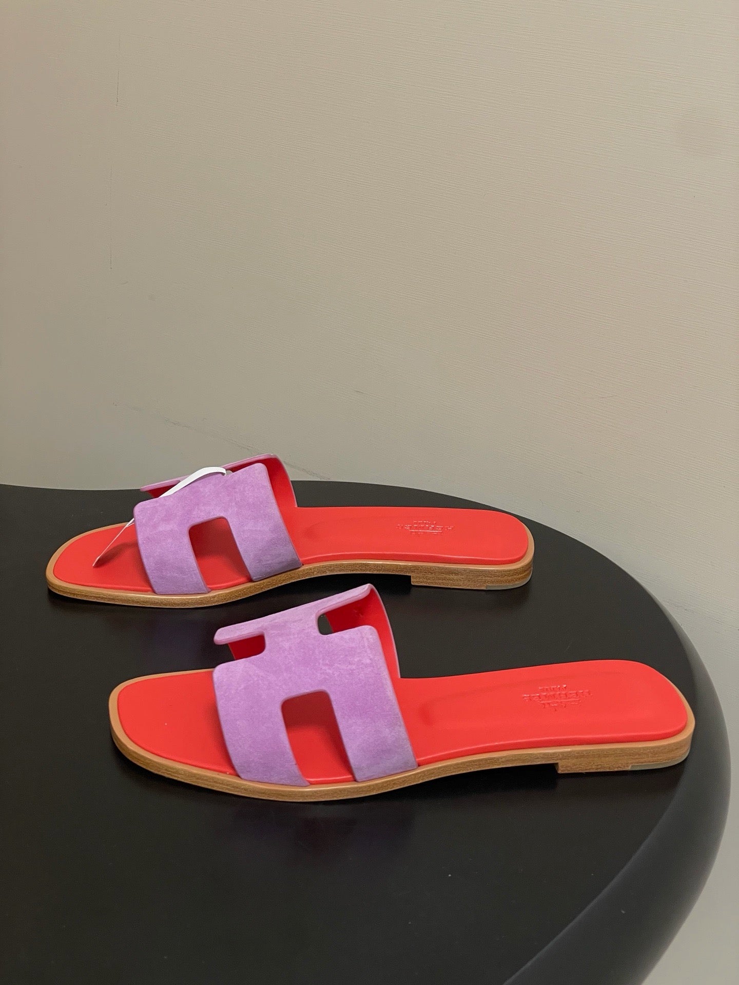 H oran famous brand sandal