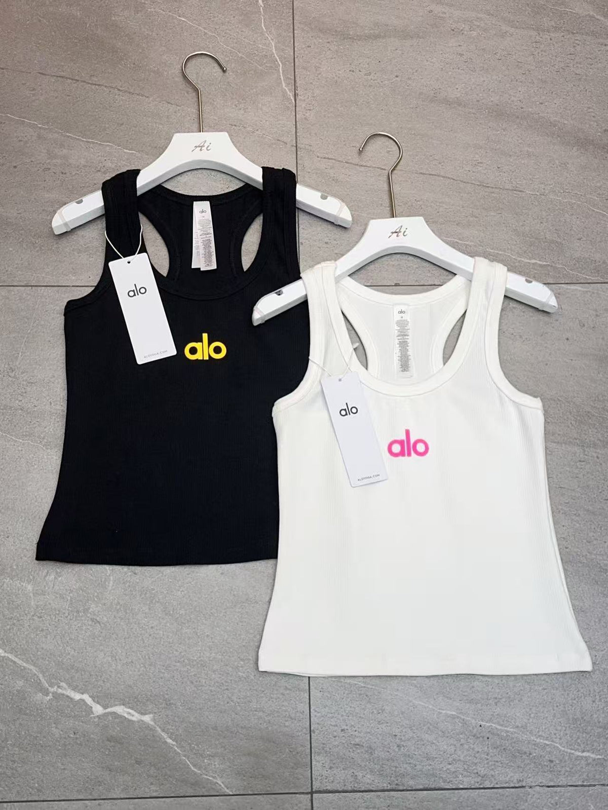 ALO Tank Top (black & white )