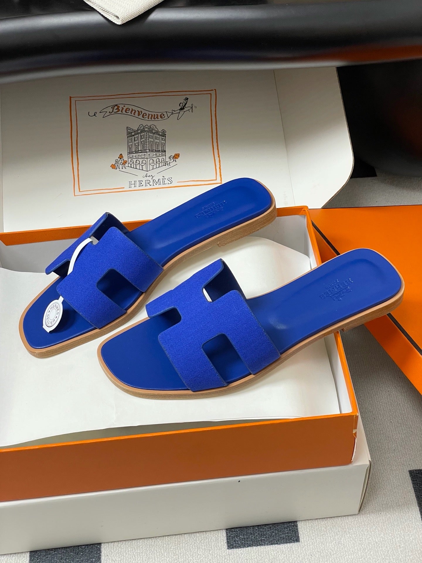 H oran famous brand sandal
