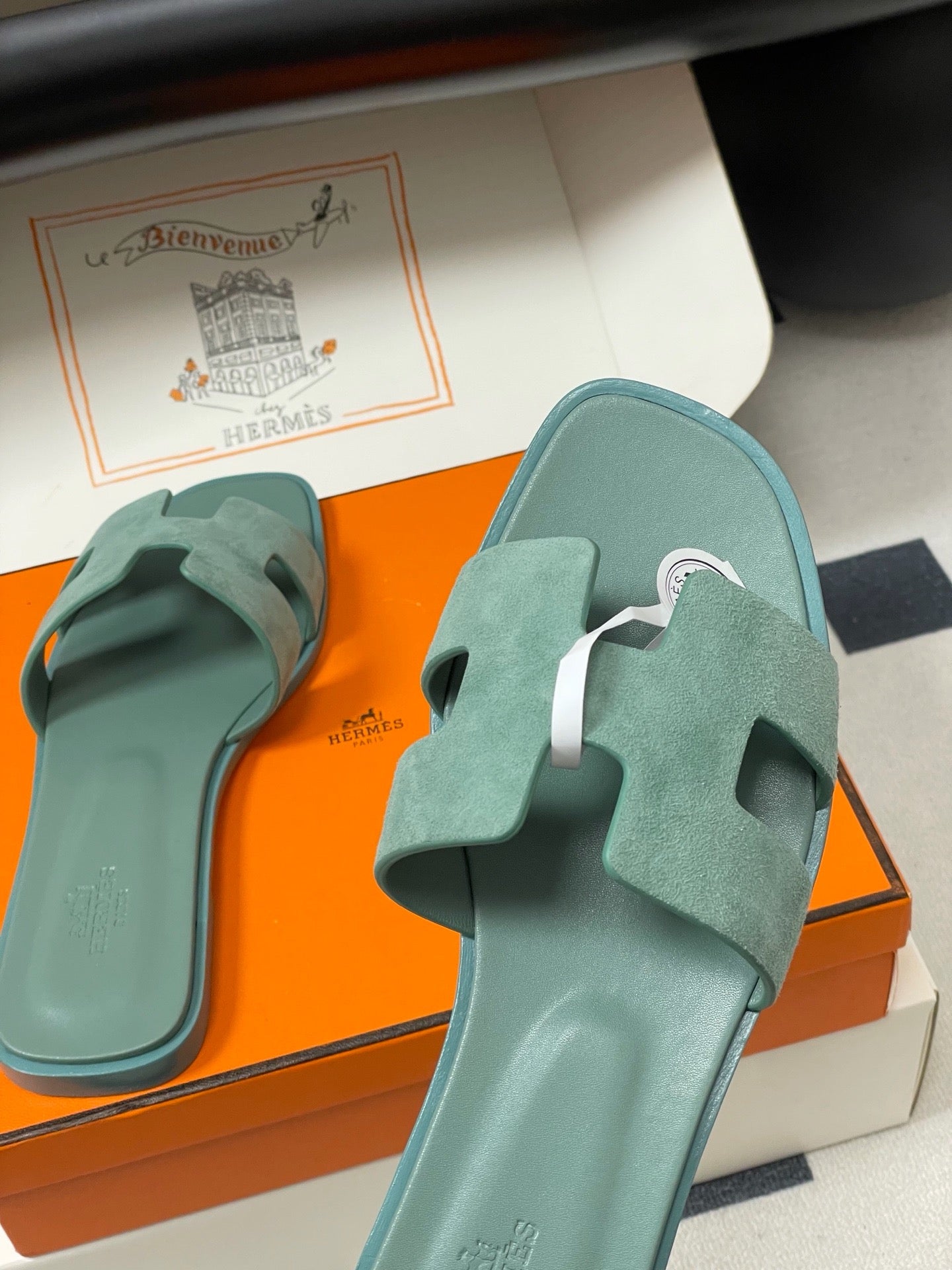 H oran famous brand sandal