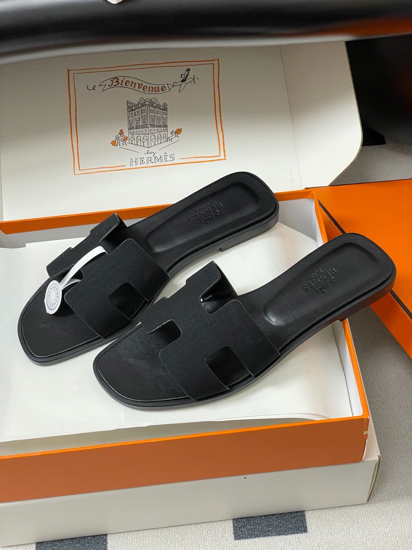 H oran famous brand sandal