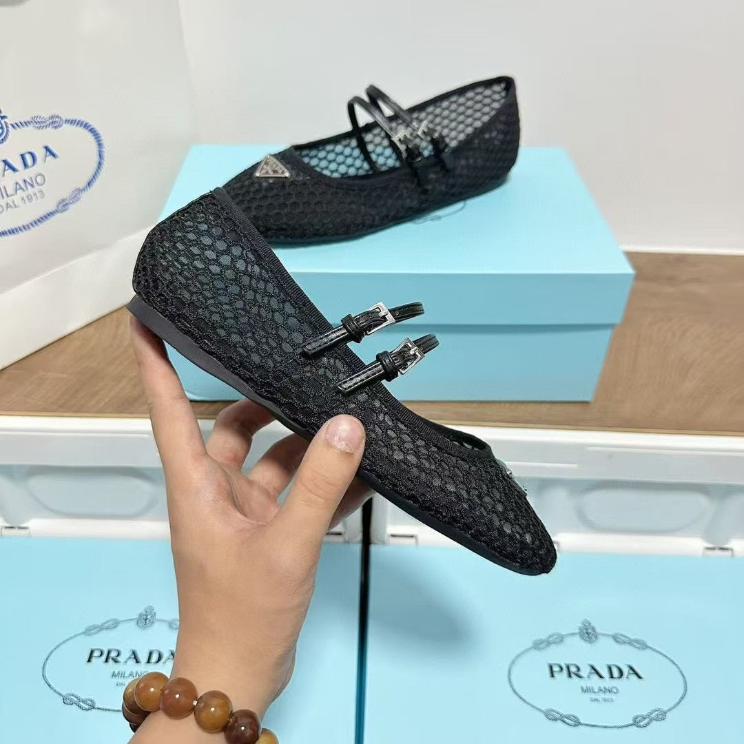 Famous brand shoes ( Pre order )