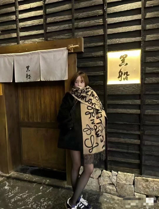 Loewe scarf/shawl
