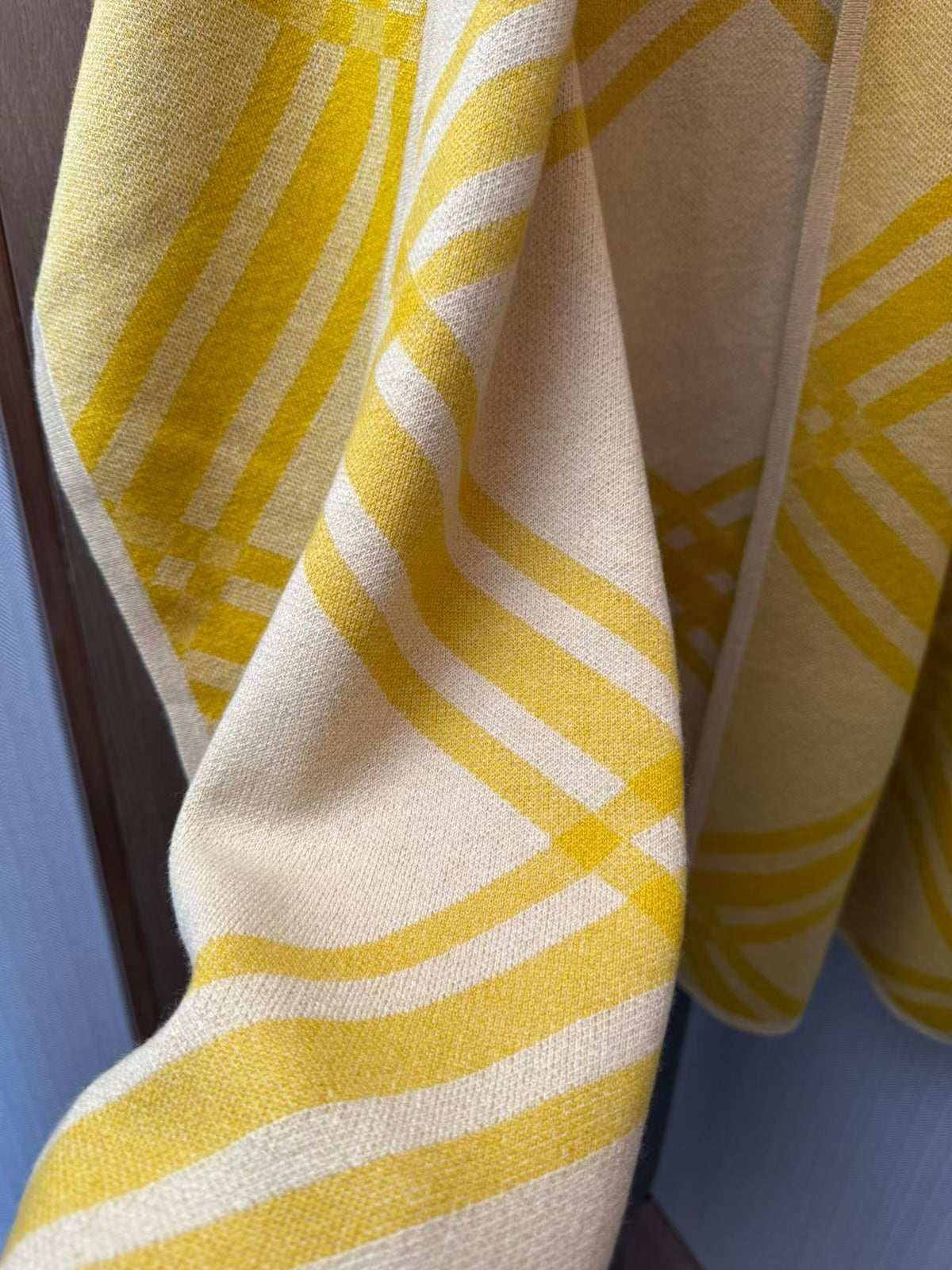 B cape shawl