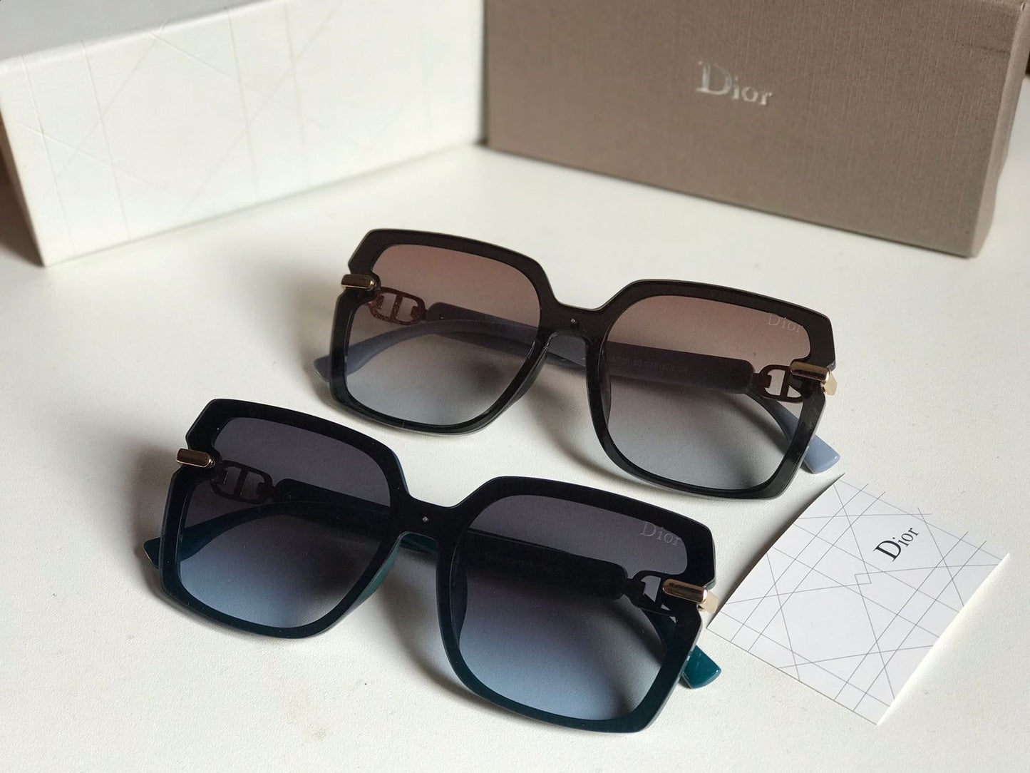 Famous brand sunglasses ( 2 shades )