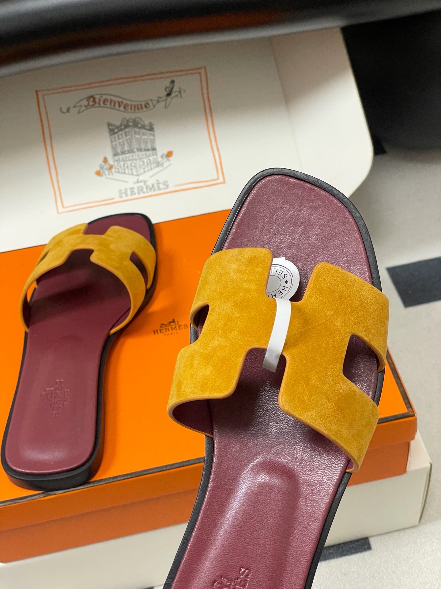 H oran famous brand sandal