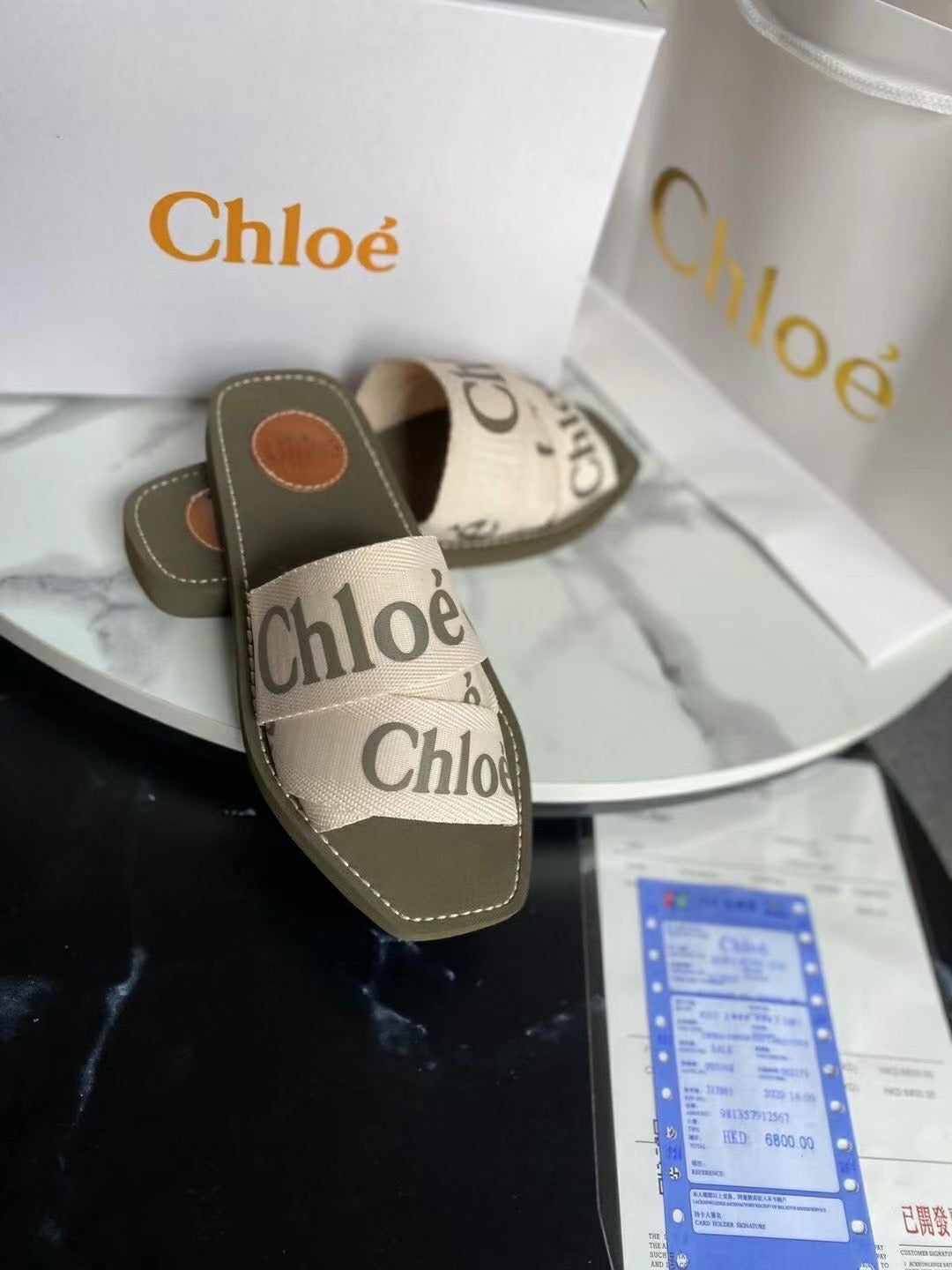 Famous brand slipper ( Pre order )