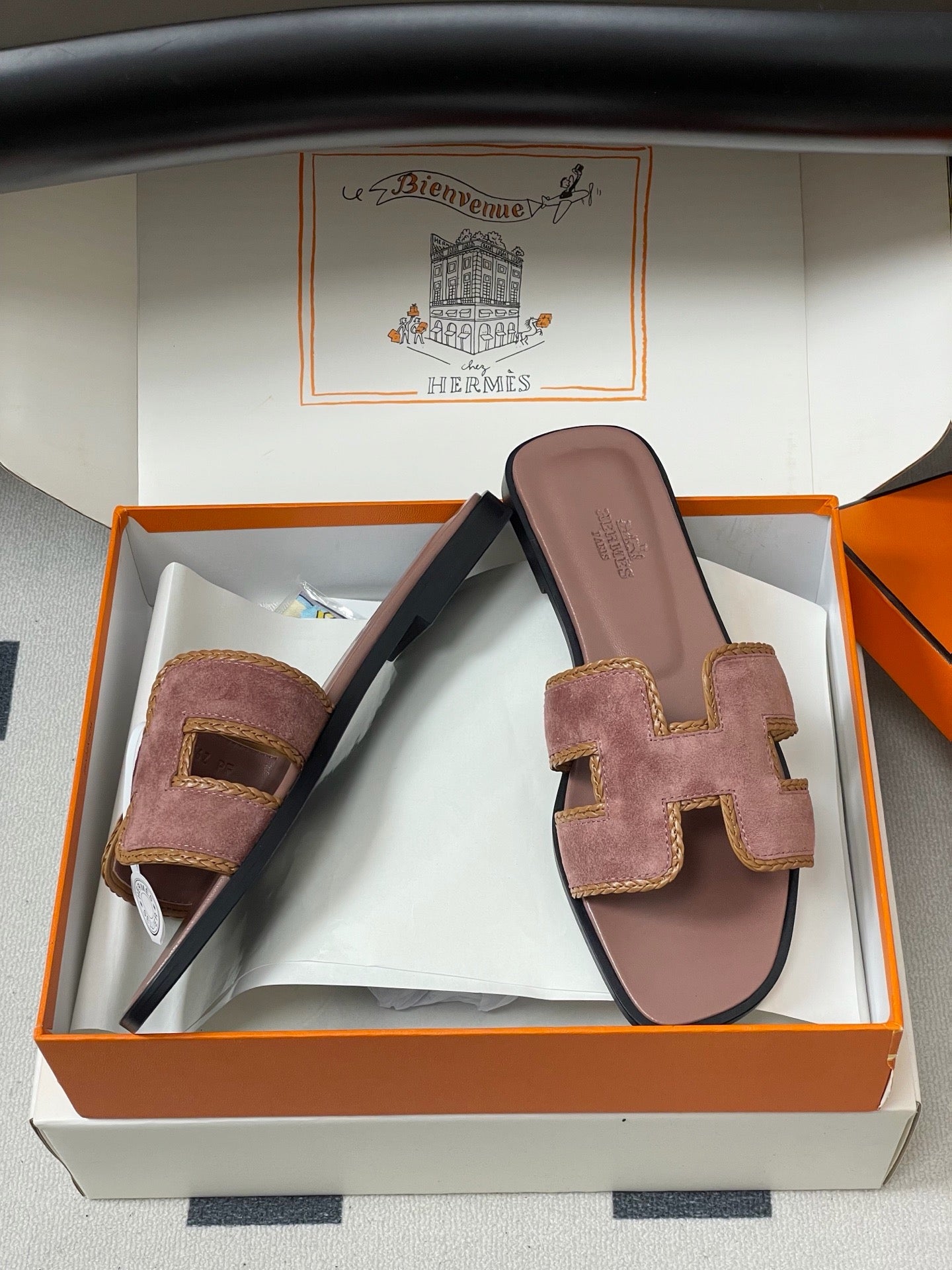 H oran famous brand sandal