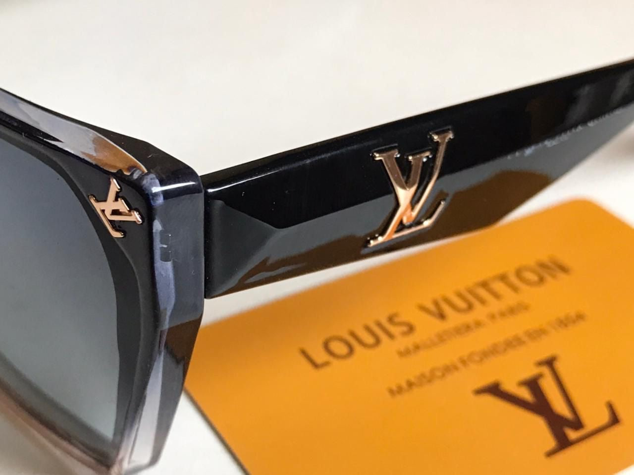 Famous brand sunglasses ( 3 shades )