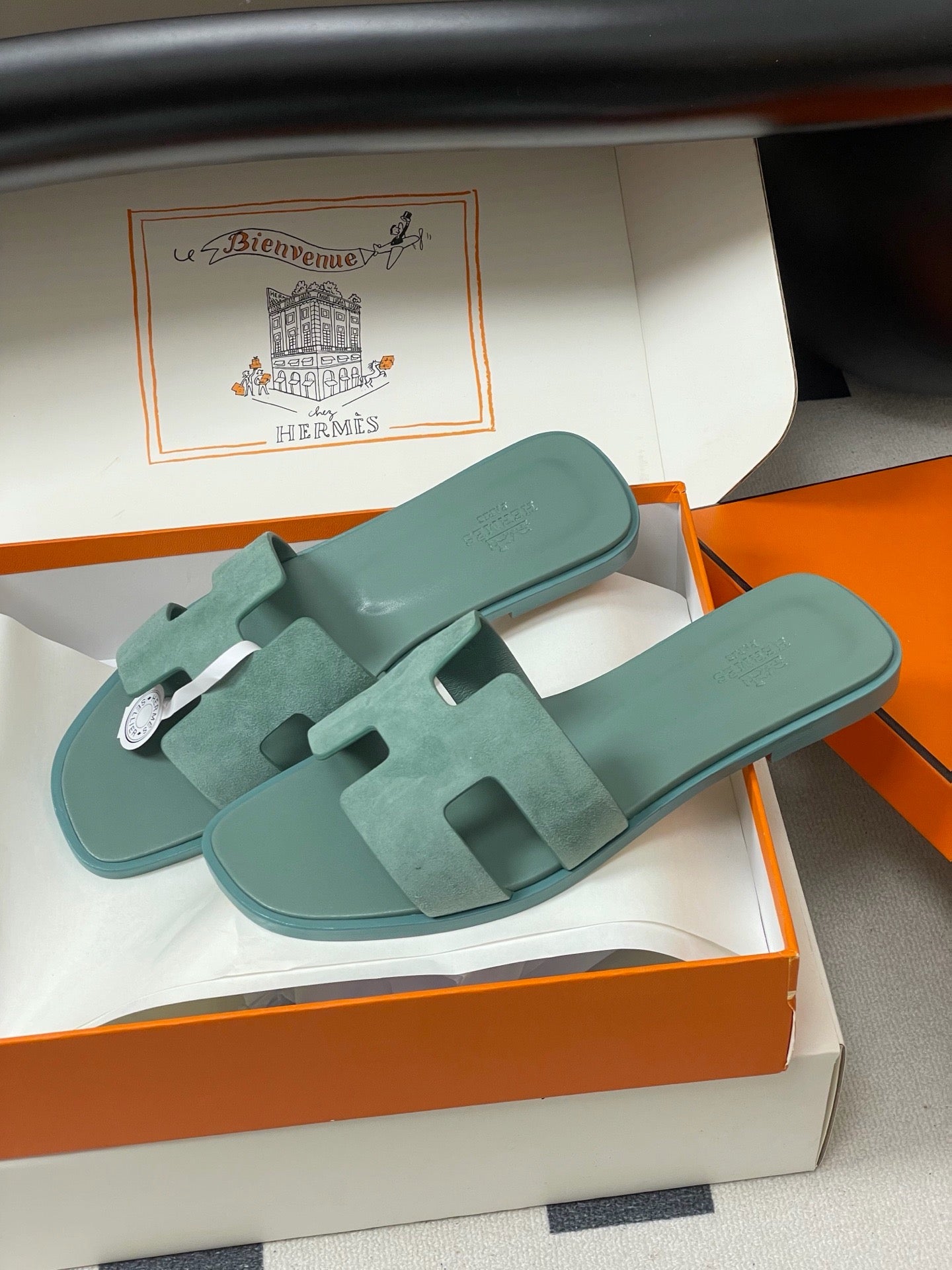 H oran famous brand sandal
