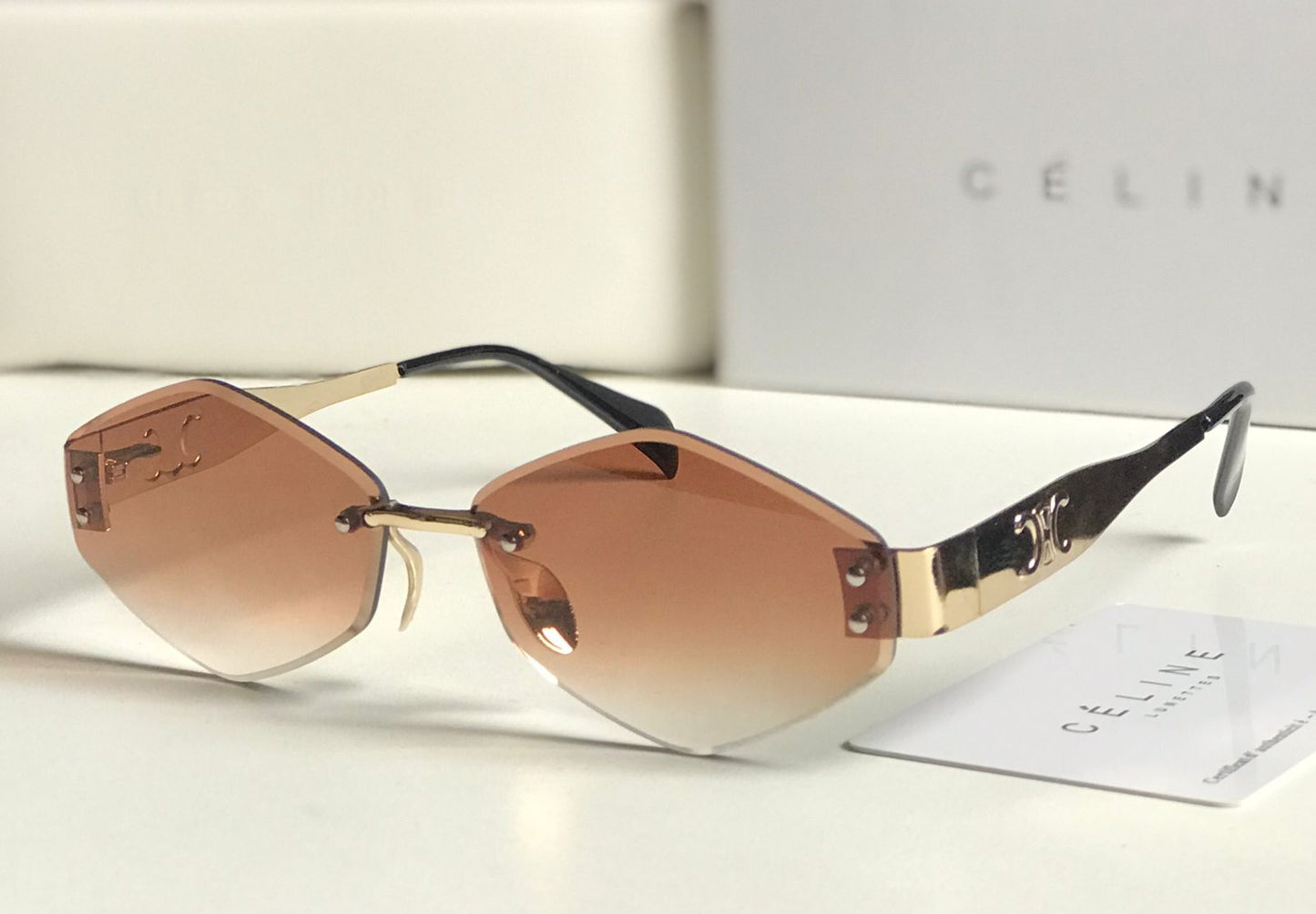 Famous brand sunglasses ( 3 colors )