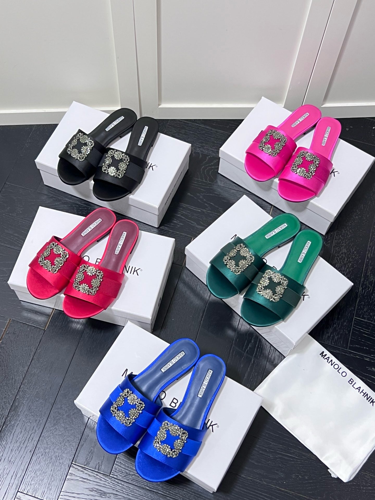 Famous brand slipper ( 5 colors)