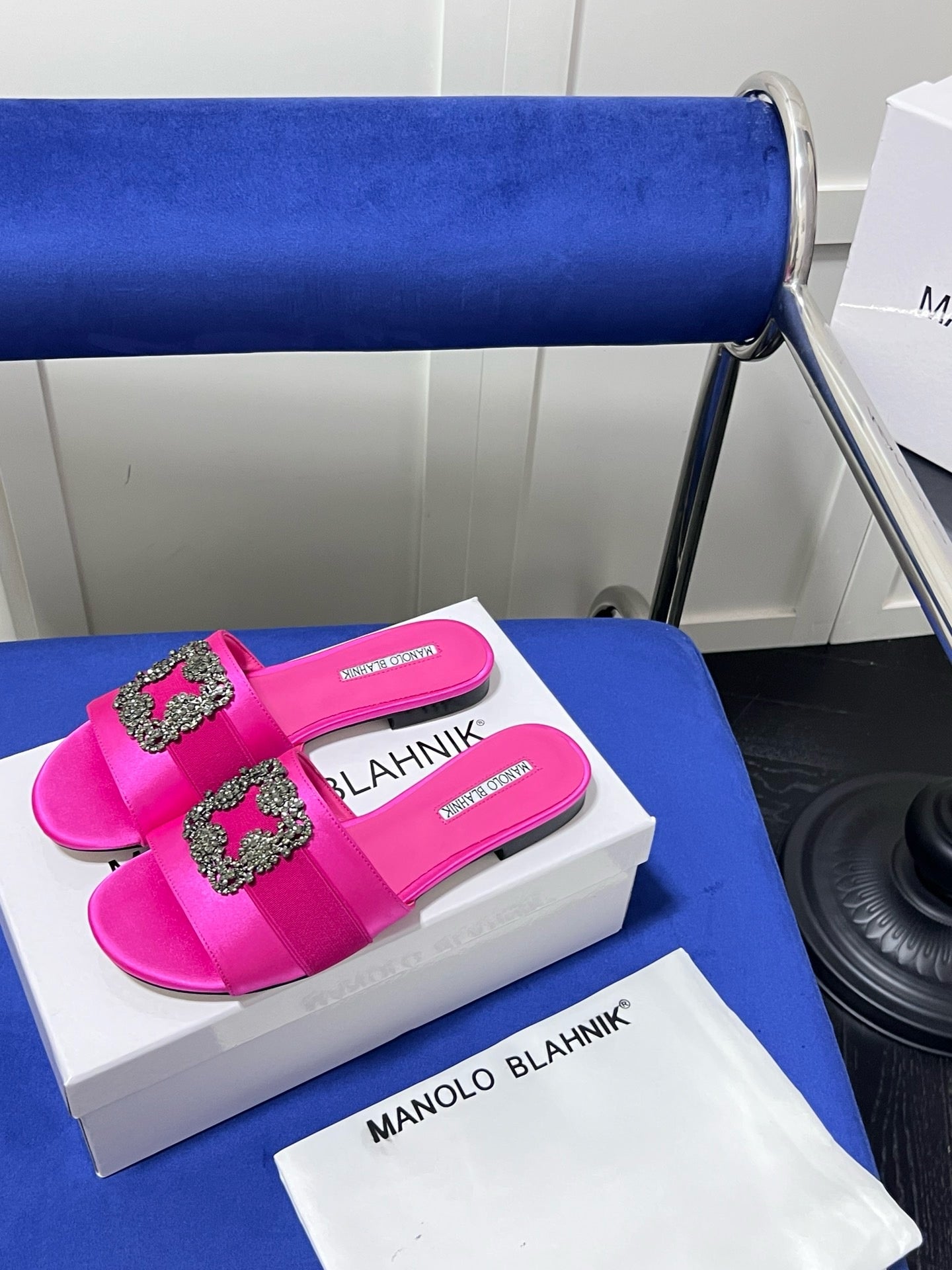 Famous brand slipper ( 5 colors)