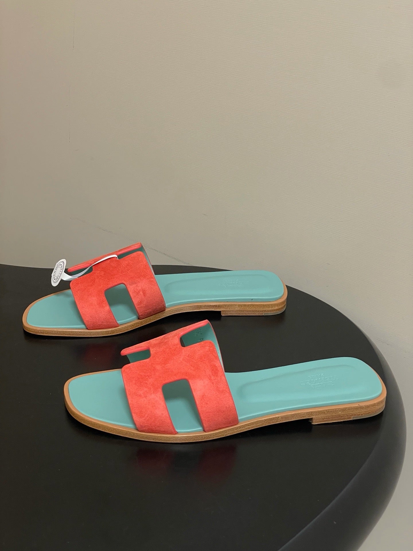 H oran famous brand sandal