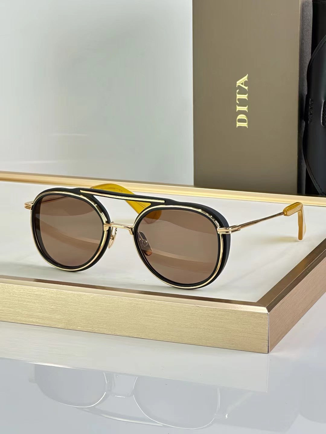 D famous brand sunglasses ( 5 colors shade )