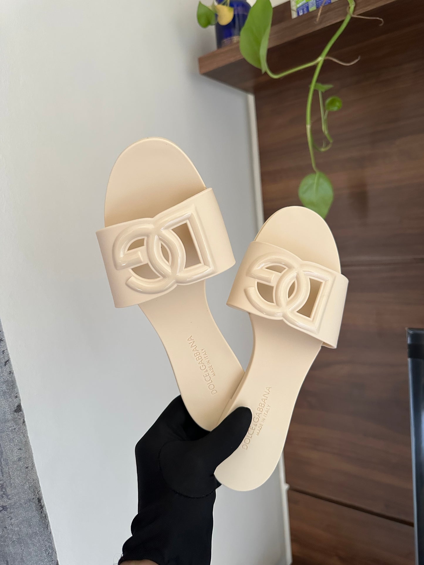 Famous brand slipper imported