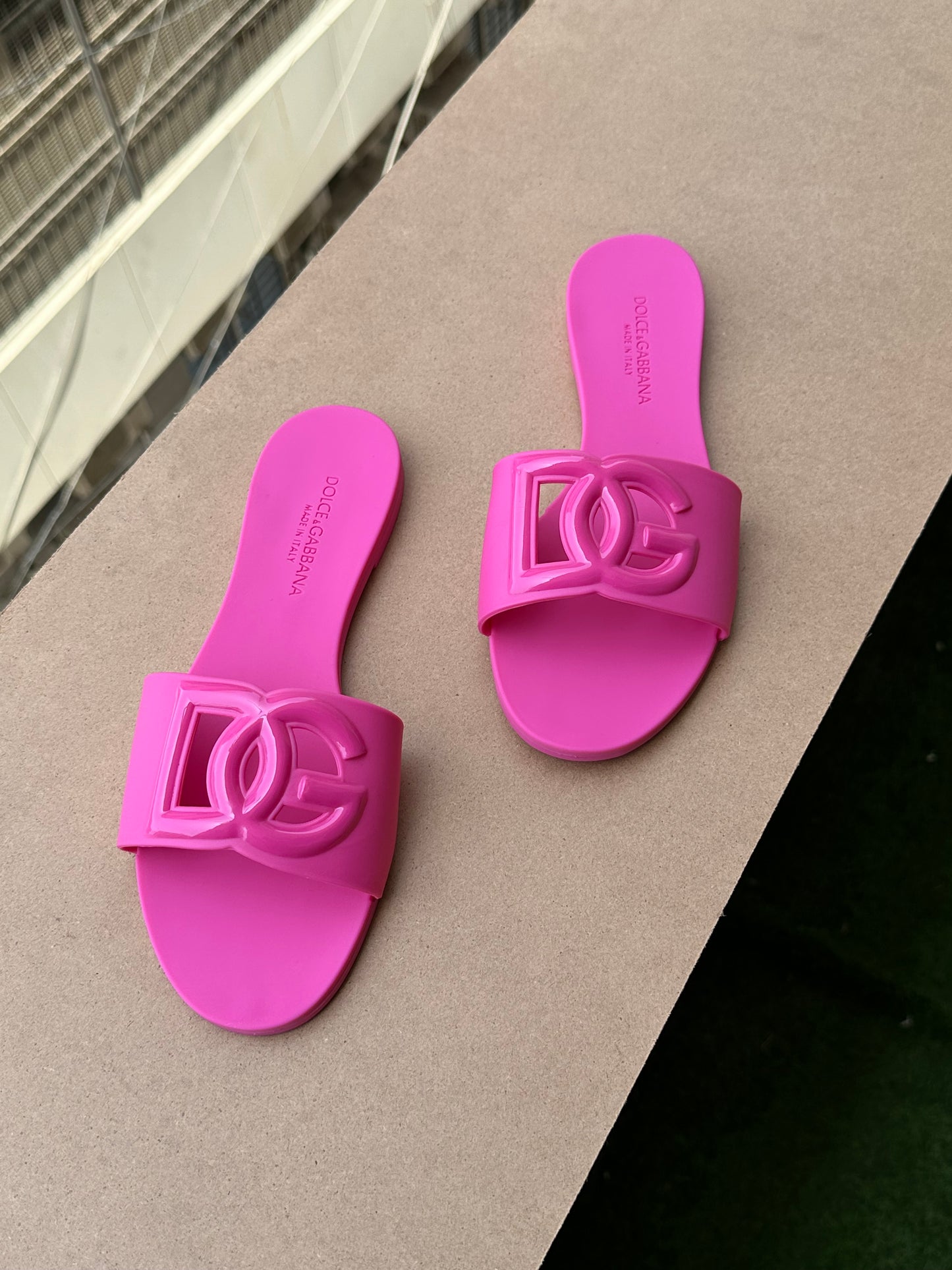 famous brand slipper imported