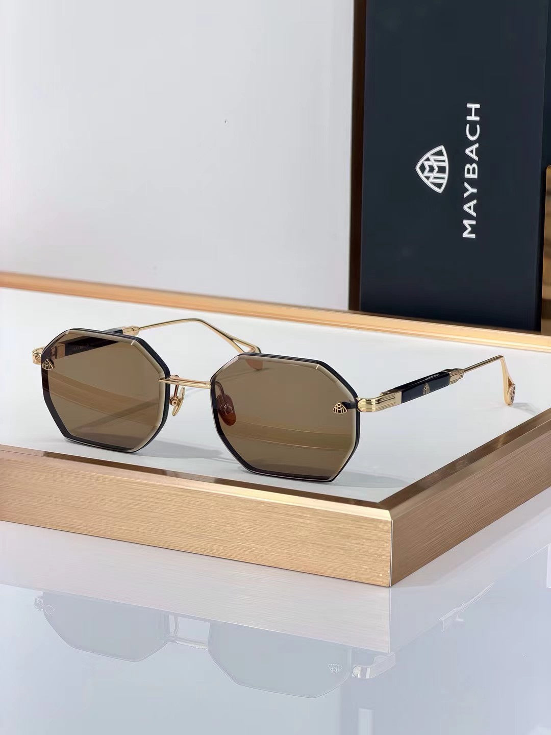M famous brand sunglasses( 4 colors )