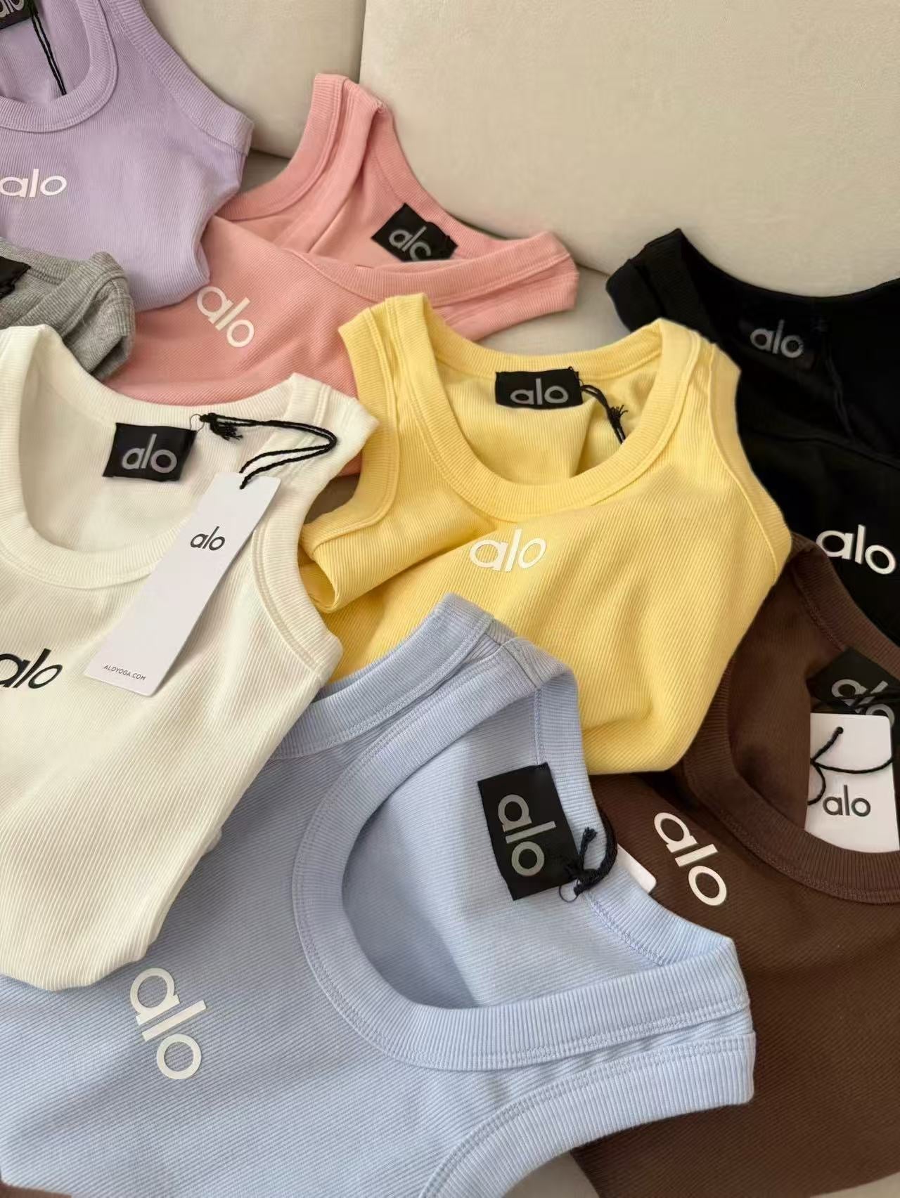 A L O famous brand tank tops ( 8 colors )