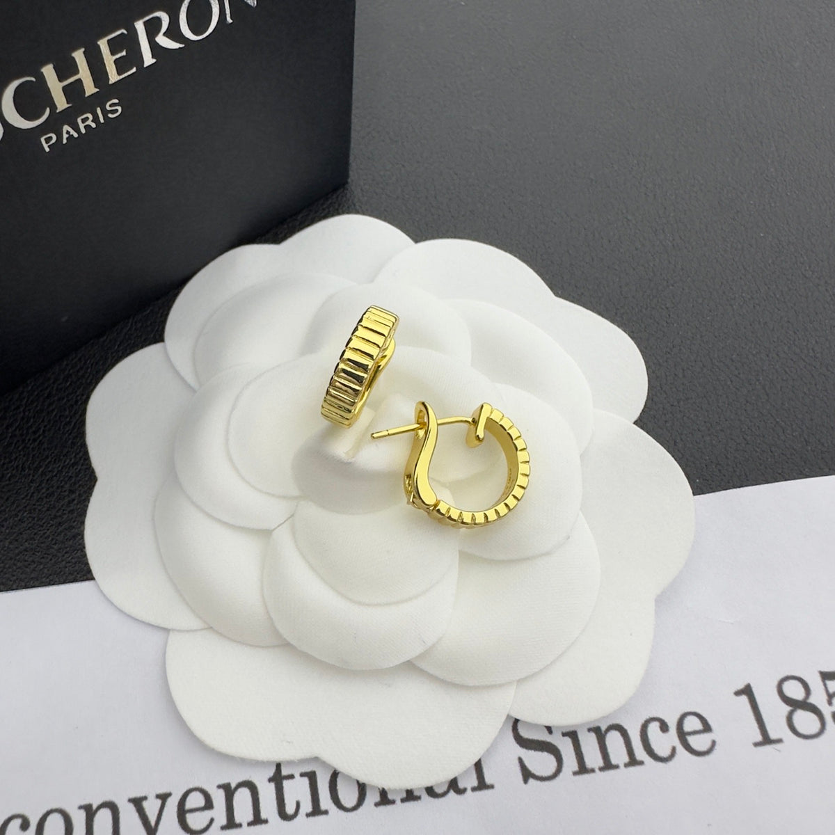 B o u c h e r o n Earrings ( silver & gold )