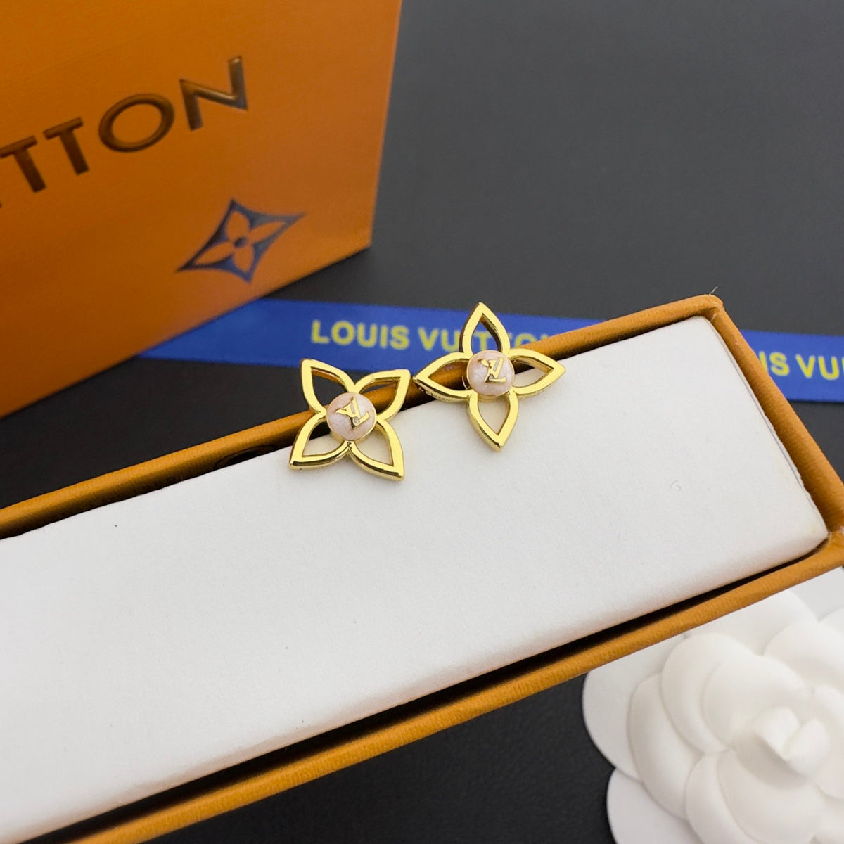 L V Earrings ( 3 colors )