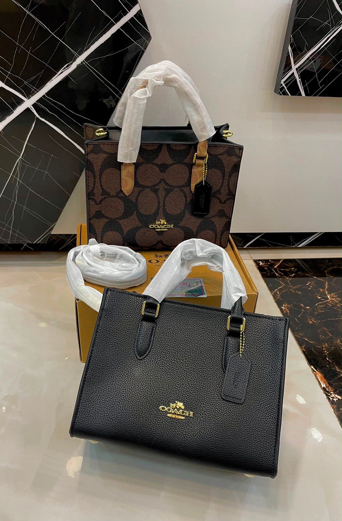 C brand famous bag ( 2 colors )