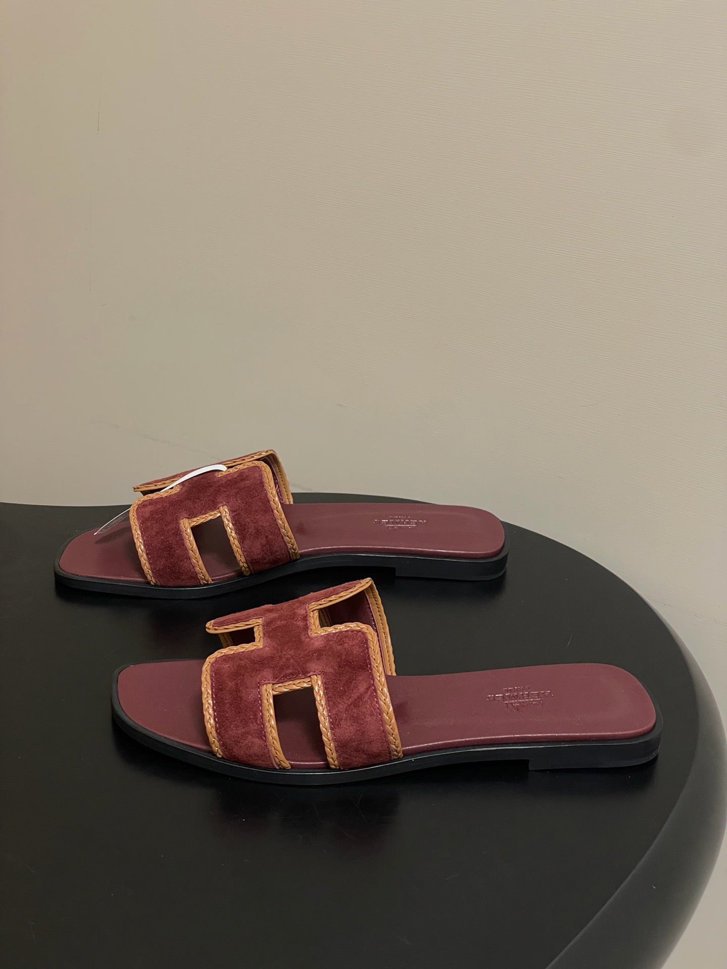 H oran famous brand sandal