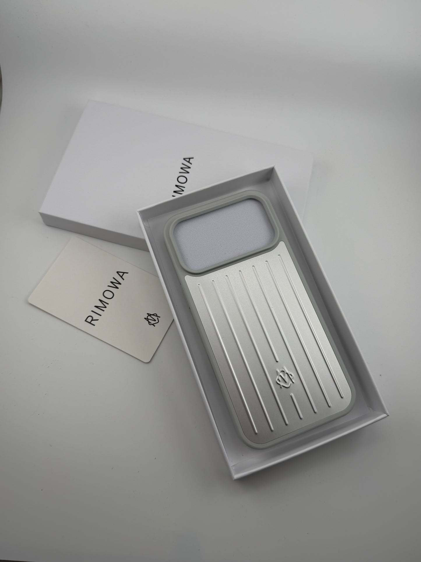 R famous brand iphone 17/17pro/17promax/17air back cover silver